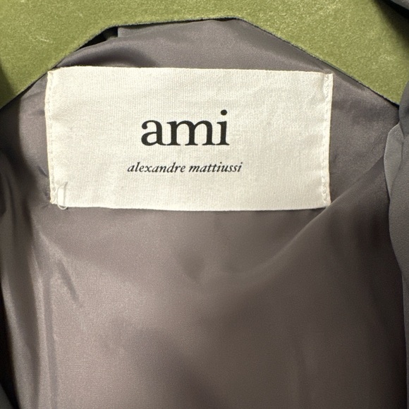Ami Alexandre Mattiussi Down Jacket
Mineral Gray
Size M/L
$1600 RETAIL PRICE - Picture 5 of 8
